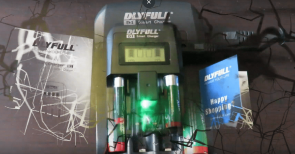 DLYFull D1 Smart Battery Charger